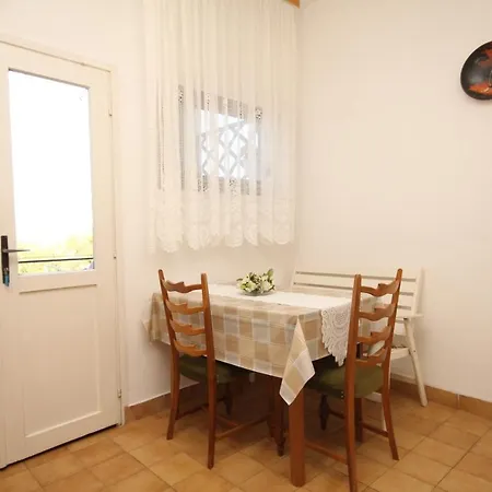 8237c Lägenhet Kukljica